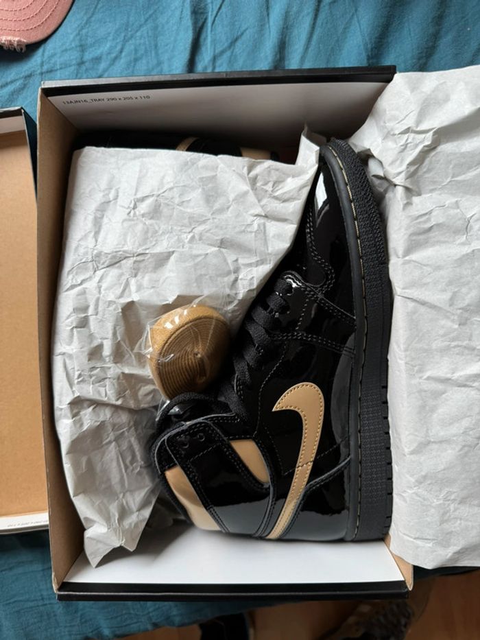 Jordan 1 haute rétro noir/doré 2020 - photo numéro 3