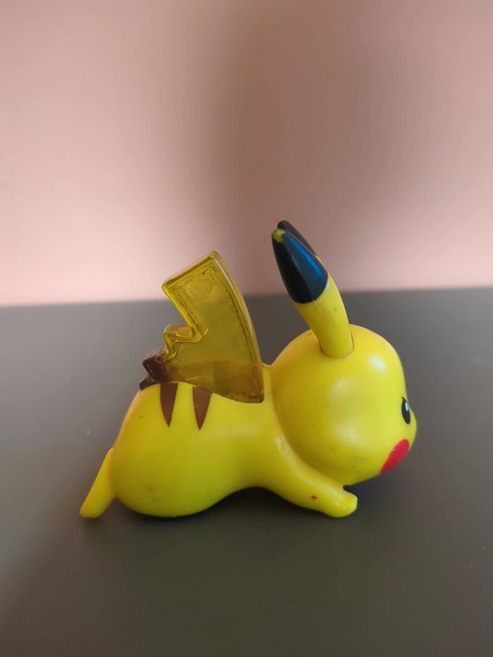figurine pokémon Pikachu - photo numéro 2