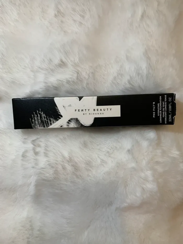 Fond de teint Fenty Beauty teinte 145