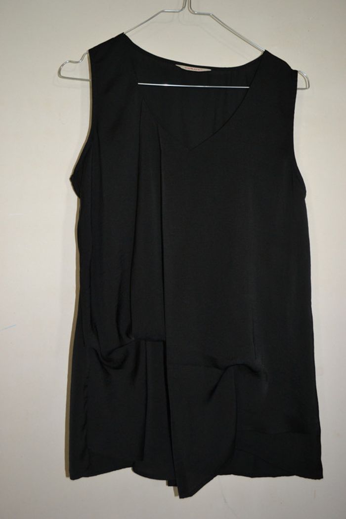 Haut noir pan asymétrique