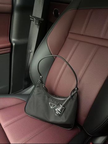 PRADA Réédition 2005 Boucle argentée classique Logo Triangle