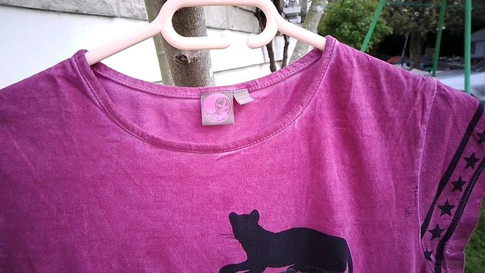 Tee-shirt imprimé couleur rose foncé - photo numéro 3