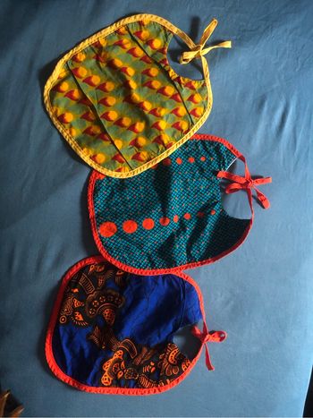 Lot 3 bavoirs wax