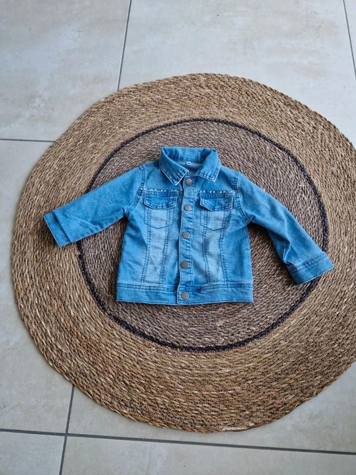 Jolie veste taille 18 mois