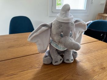 Peluche éléphant Disney Dumbo très bon état bébé enfant