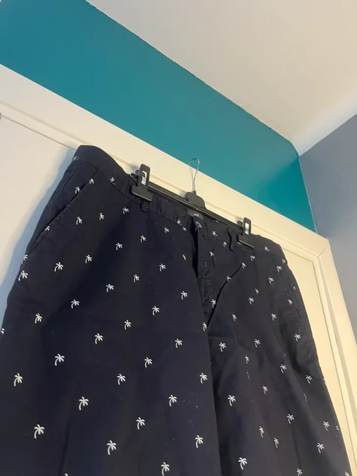 🔹 Short Chino Bleu Marine à Palmiers - H&M 🔹 - photo numéro 3