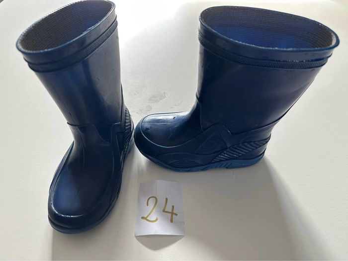 Bottes en plastique pointure 24 - photo numéro 2