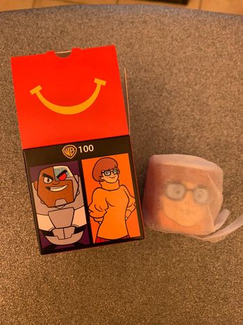 Jouet jeu à collectionner univers Warner Bros. Cyborg et Véra Mc Donald’s happy meal