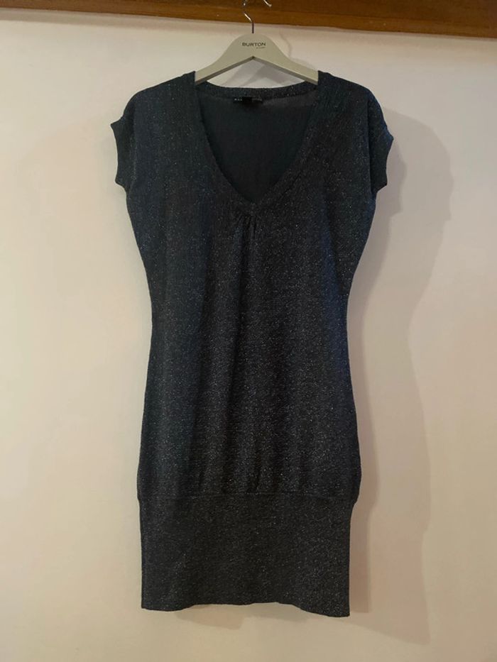 Robe idéal pour les fêtes marque Mango Collection , effet brillant, taille M