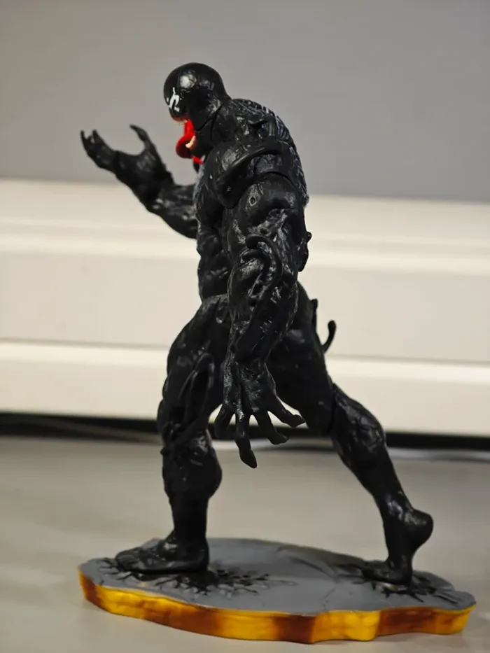 Figurine Venom 18cm neuve sans boîte - photo numéro 2