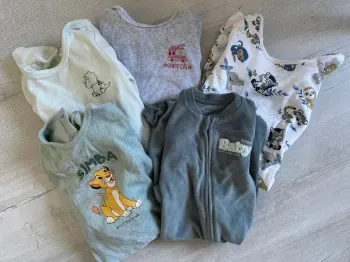 Lot de 5 pyjamas bébé garçon / mixte – Taille 12 mois – Très bon état