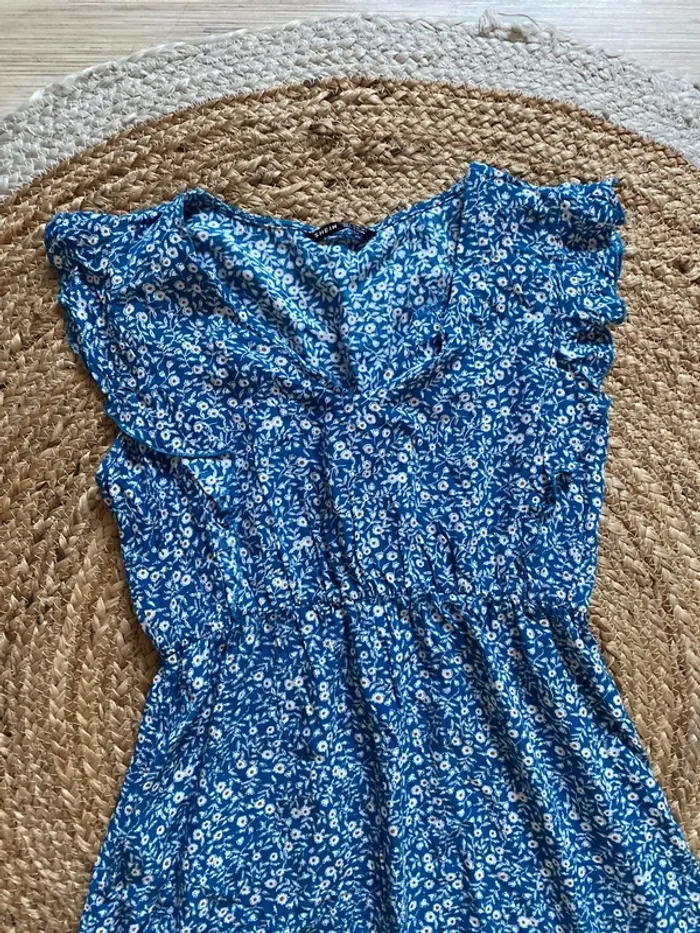 Robe 👗 à fleurs - photo numéro 2