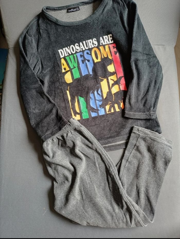 Pyjama velours dinausore 🎮 Taille 8 ans - photo numéro 2