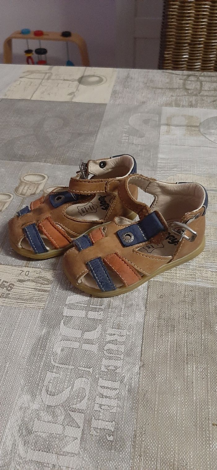 Sandalettes taille 19 - photo numéro 2