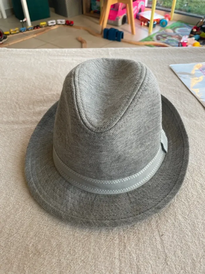 Chapeau Vertbaudet, taille 53 54 - photo numéro 2