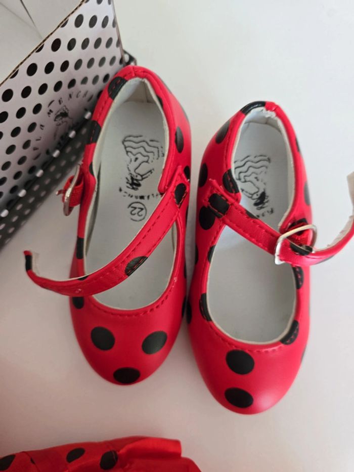 Lot robe et chaussure 🐞 1 an - photo numéro 3