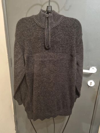 Pull noir et marron avec tirette