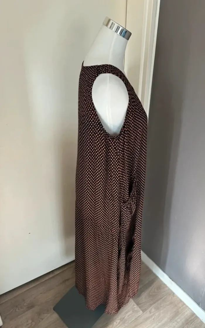 La fée Maraboutée robe longue été coupe déstructurée oversize noir à pois orange - photo numéro 6