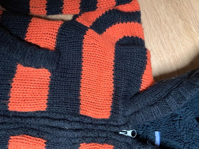 Gilet orange et marine 2 ans - photo numéro 2