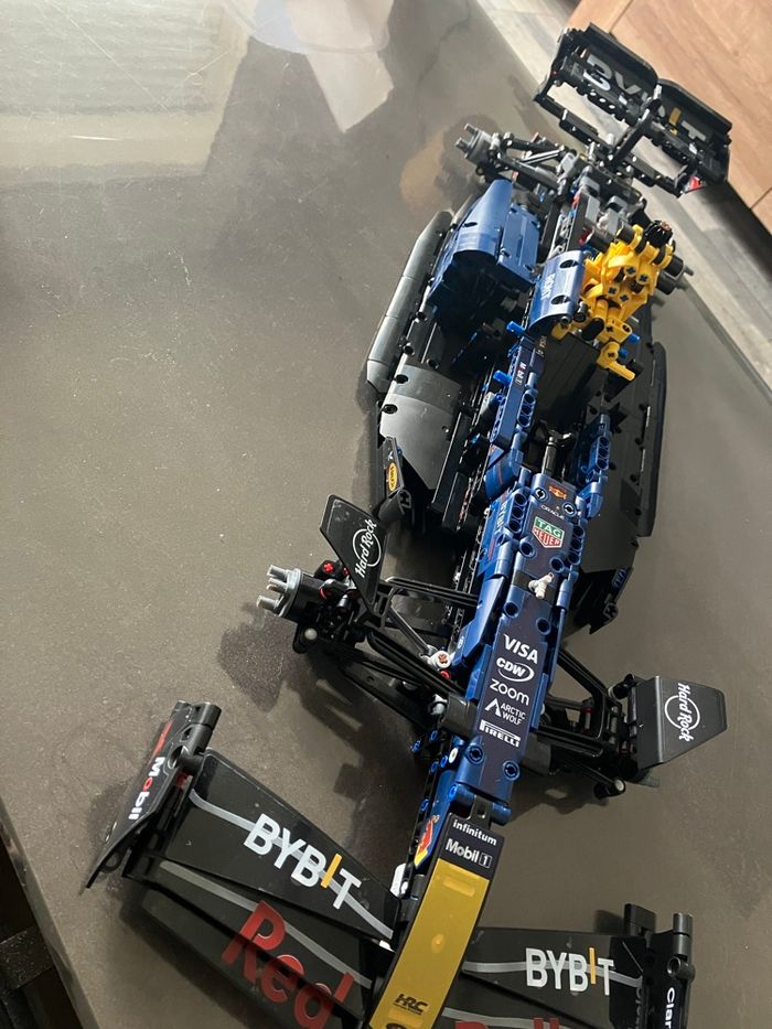 Red bull  f1 lego neuf pas déballé - photo numéro 5