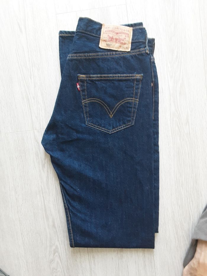 Pantalon jean marque Levi s strauss 501 taille w 33 l 34 fermeture bouton - photo numéro 2