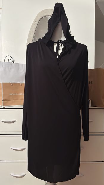 Robe noire légère à capuche Zara T36