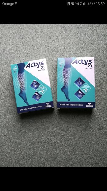 Lot de 2 paires de mis-bas de compression médicale, taille 0, neufs dans leur boîte Lot de 2 paires de mis-bas de compression médicale, taille 0, neufs dans leur boîte 