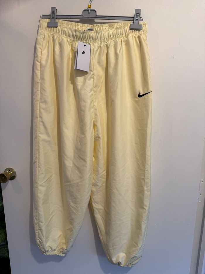 Pantalon jogging femme Nike neuf taille XL - photo numéro 1