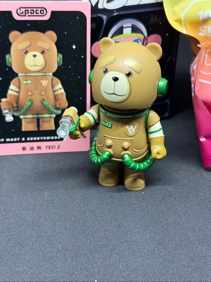 PopMart Mega Space Molly 100% Ted 2 - photo numéro 4