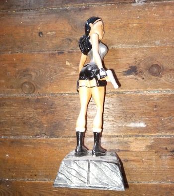 Figurine tomb raider