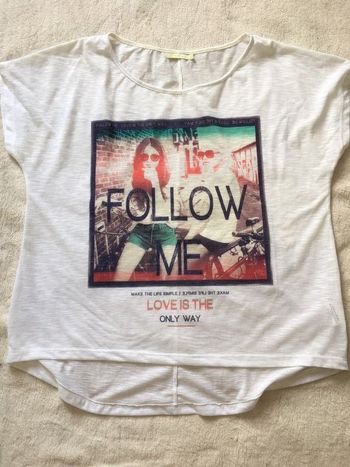 T-shirt blanc et coloré à motifs manches courtes