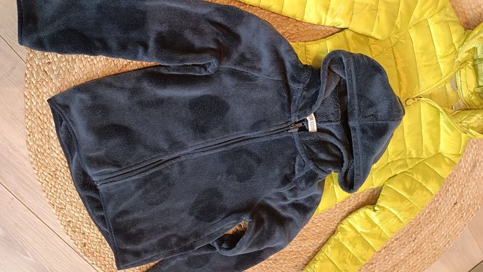 Lot d'une doudoune Okaïdi et d'un gilet tout doux H&M - photo numéro 2