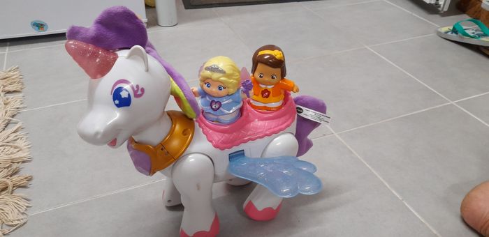 Licorne VTECH tut tut avec figurines