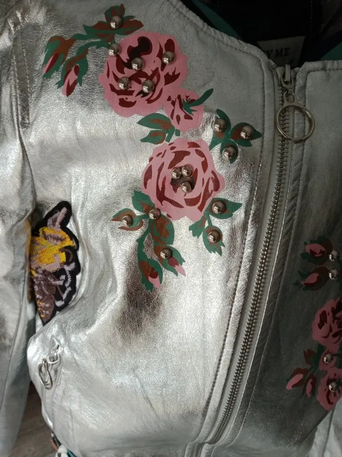 Blouson argenté motifs fleurs papillon - photo numéro 2