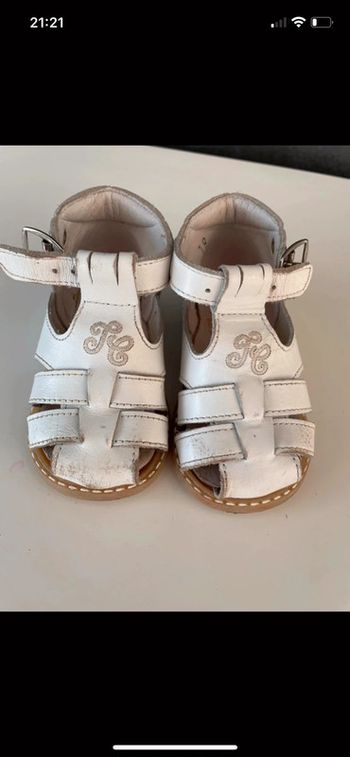 Sandale blanche bébé