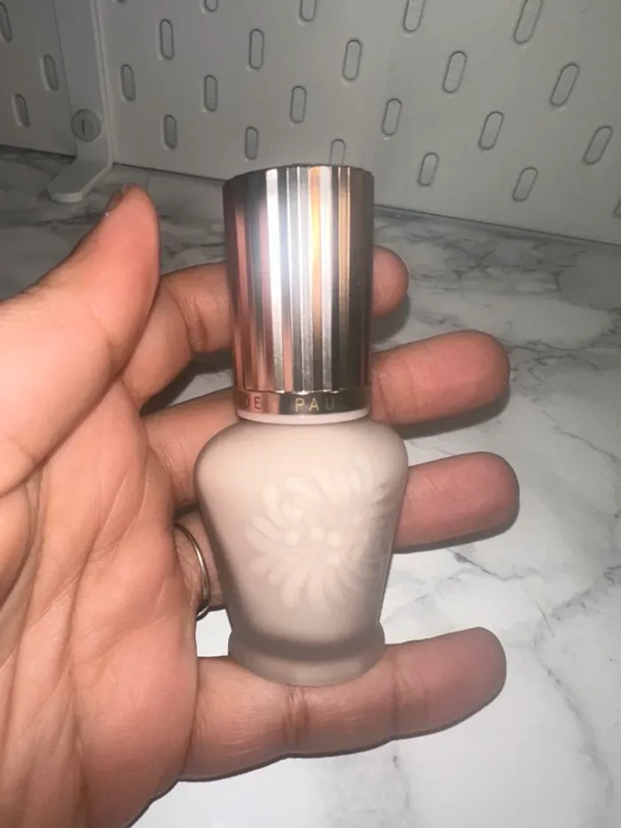 Base de maquillage illuminatrice 01
