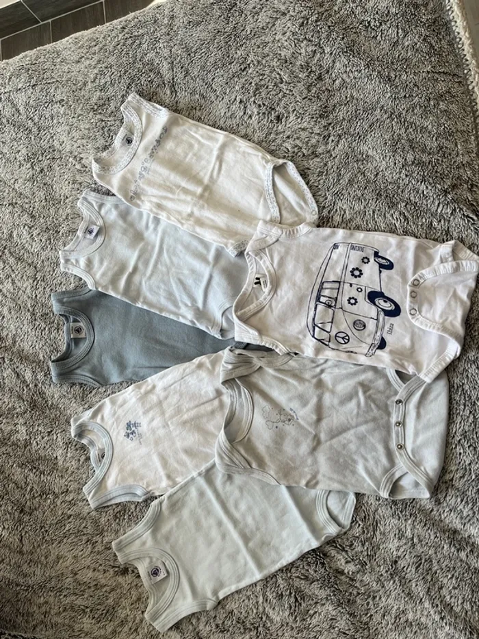 Lot body sans manches petit bateau, trois mois