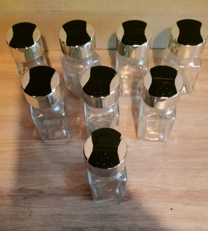 Lot de 8 pots a epices