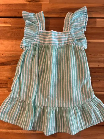 Robe verte et blanche à bretelles