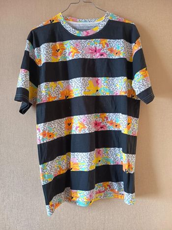 Robe courte . Marque straight Faded. (958)