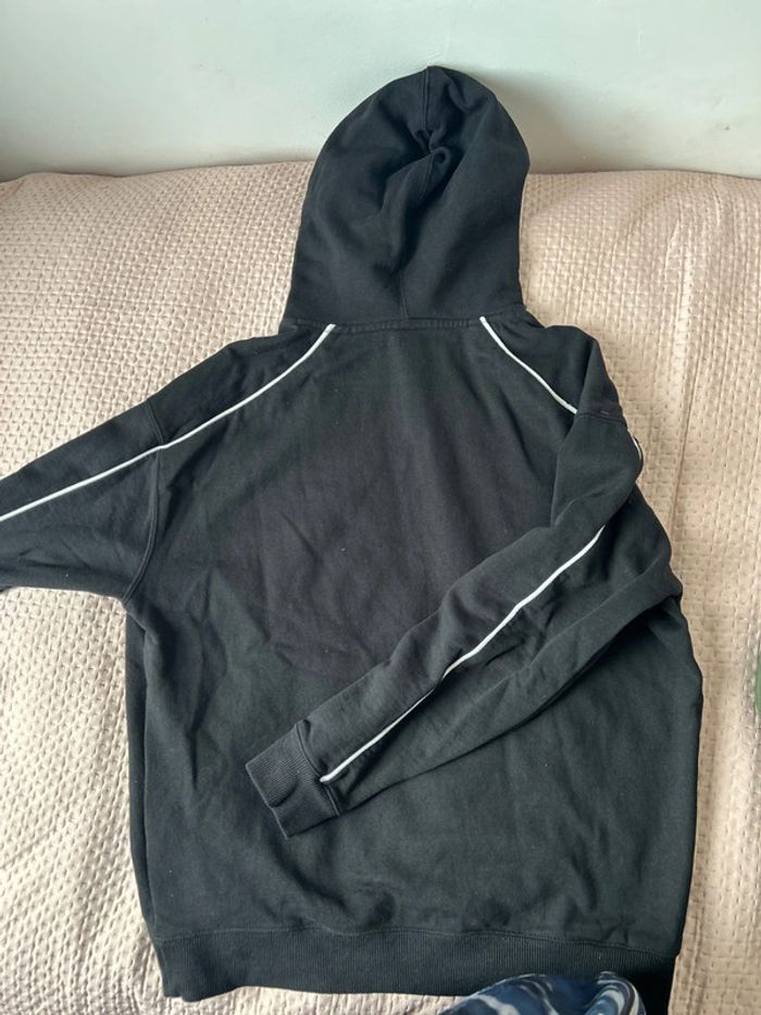 Sweat à capuche noir et blanc - photo numéro 6