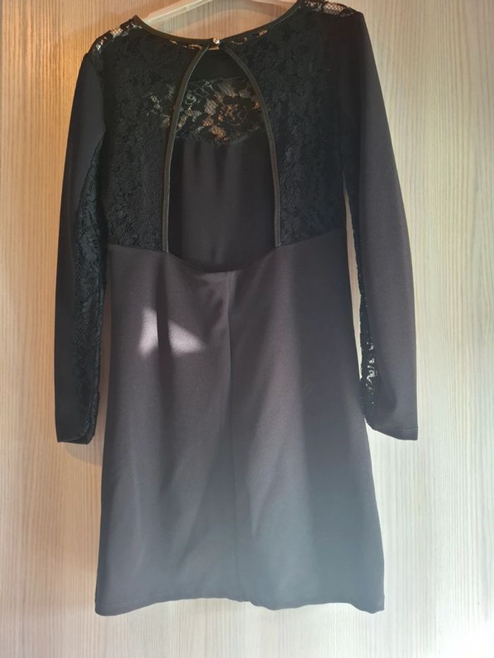 Robe noir avec dos nu et manche transparente - photo numéro 4
