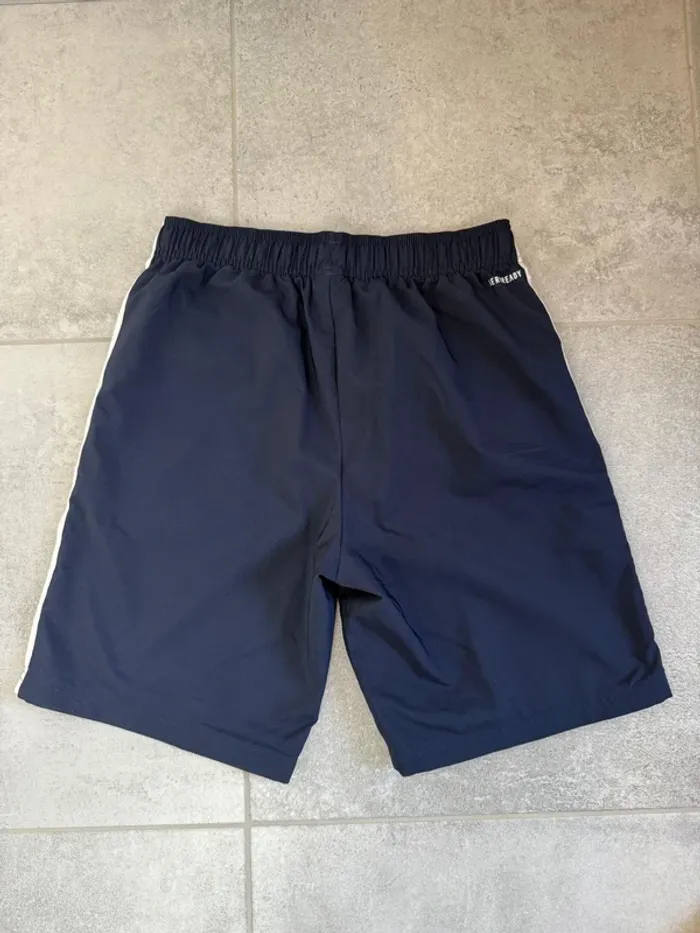 Short maillot Adidas garçon marine taille 13-14 ans comme neuf - photo numéro 3