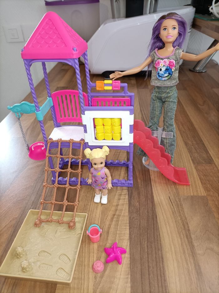Parc enfants barbie avec ses 2 barbies et accessoires - photo numéro 10