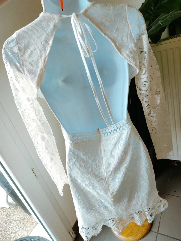 Robe dentelle dos nu - photo numéro 3