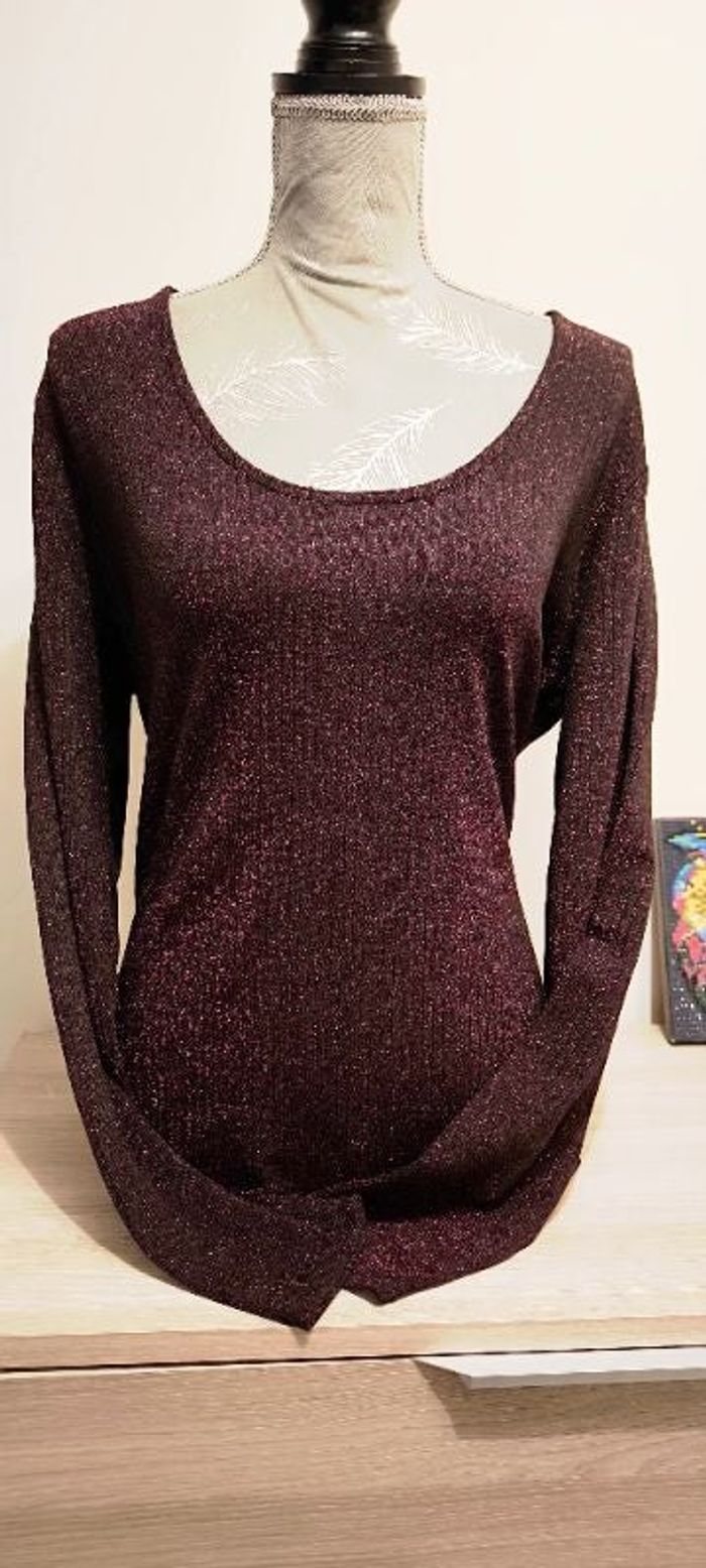 Magnifique blouse extensible taille 44/46 Très belle couleur violet pailleté