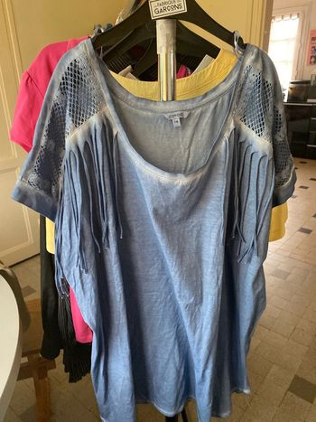 Teeshirt bleu à franche taille 44