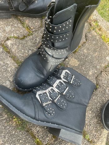 Bottines noires à clous
