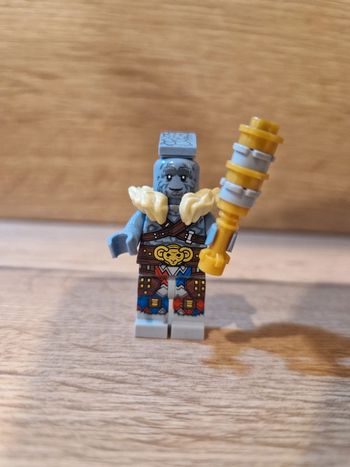 Figurine type lego Korg Thor Marvel