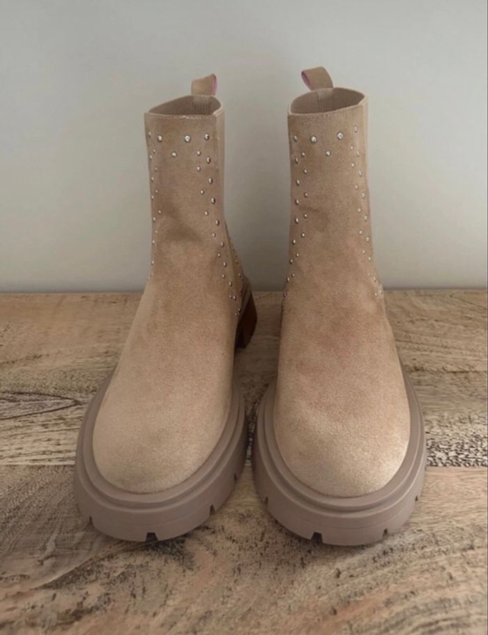 Bottines tendances à clous et élastique VW. - photo numéro 4